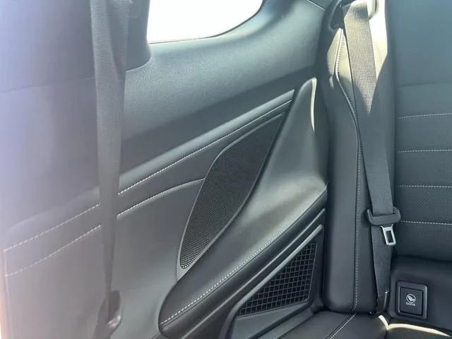 Lexus RC RC300H 2023 — миниатюра 4