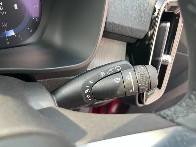 Volvo XC40 ULTIMATE B4 AWD 2023 — миниатюра 5