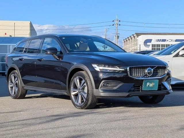 Volvo V60 CROSS COUNTRY ULTIMATE B5 AWD 2024 — миниатюра 3