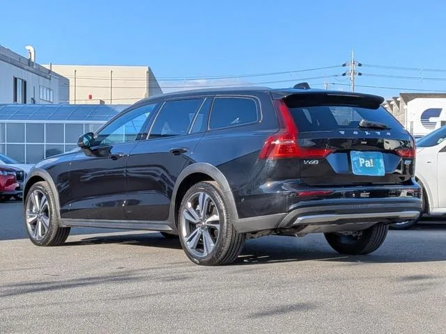 Volvo V60 CROSS COUNTRY ULTIMATE B5 AWD 2024 — миниатюра 4