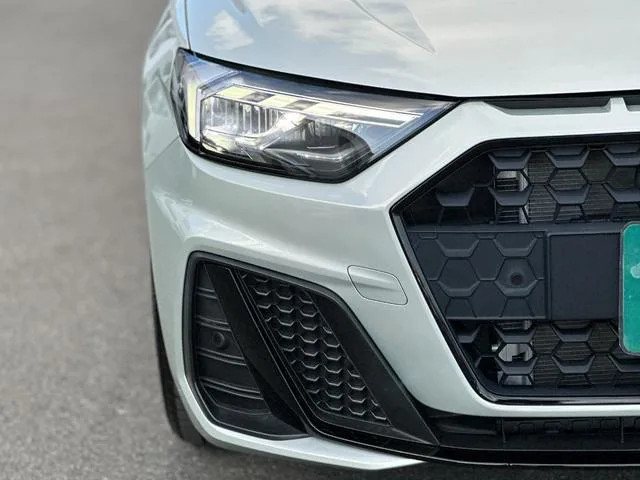 Audi A1 SPORTBACK URBAN CHIC EDITION 2024 — миниатюра 2