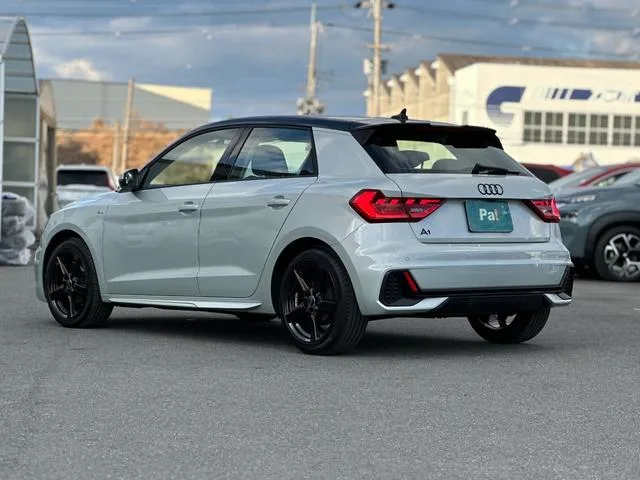 Audi A1 SPORTBACK URBAN CHIC EDITION 2024 — миниатюра 4