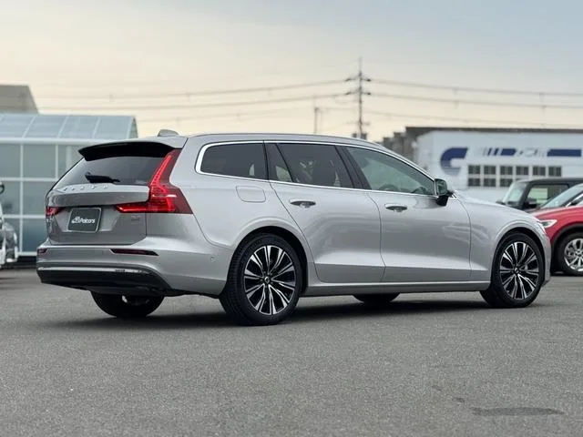 Volvo V60 ULTRA B4 2025 — миниатюра 4