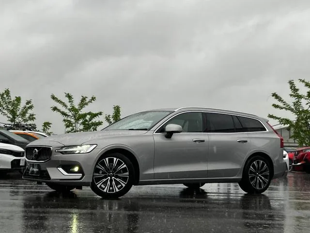 Volvo V60 ULTRA B4 2025 — фото 1, купить с доставкой в Москву