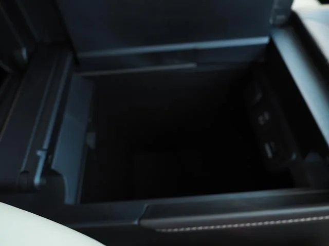 Toyota ALPHARD HYBRID EXECUTIVE LOUNGE 2024 — миниатюра 4