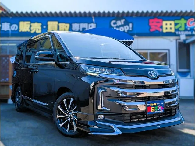 Toyota NOAH S-Z 2022 — фото 1, купить с доставкой в Москву
