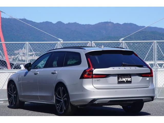Volvo V90 RECHARGE ULTIMATE T8 AWD PLUG IN HYBRID 2024 — миниатюра 3