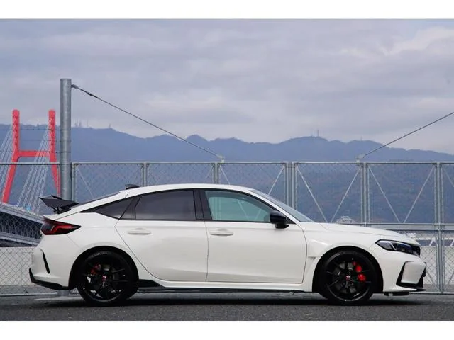 Honda CIVIC TYPE R RACING BLACK PACKAGE 2025 — миниатюра 3