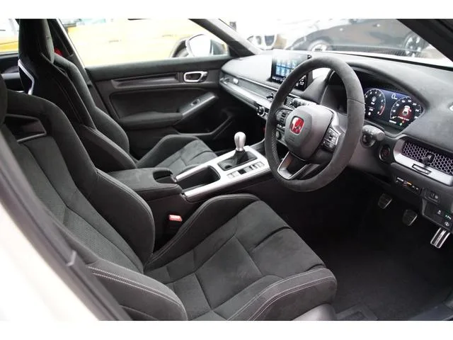 Honda CIVIC TYPE R RACING BLACK PACKAGE 2025 — миниатюра 5