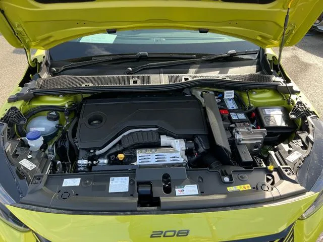 Peugeot 208 GT HYBRID 2026 — миниатюра 3