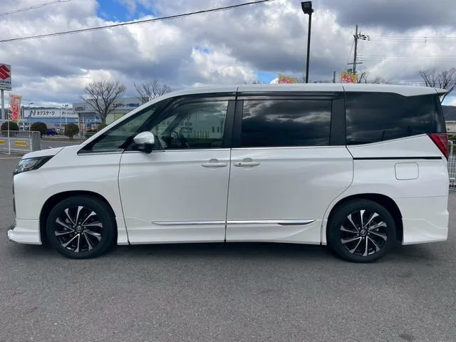 Toyota NOAH HYBRID S-Z 2023 — миниатюра 4