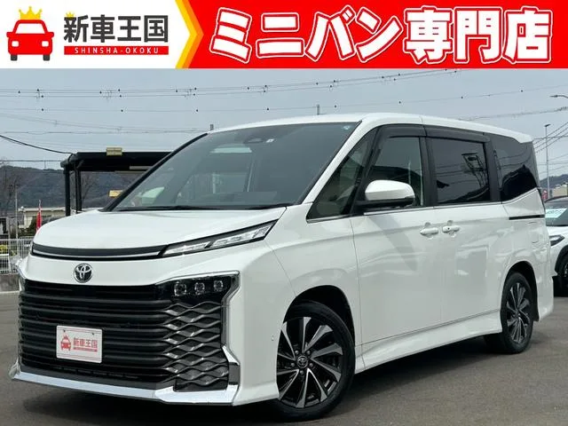 Toyota VOXY S-Z 2022 — фото 1, купить с доставкой в Москву