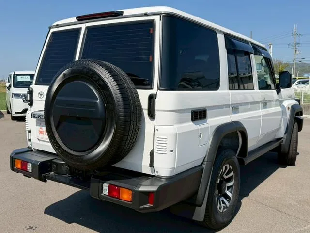 Toyota LAND CRUISER 70 AX 2025 — миниатюра 3