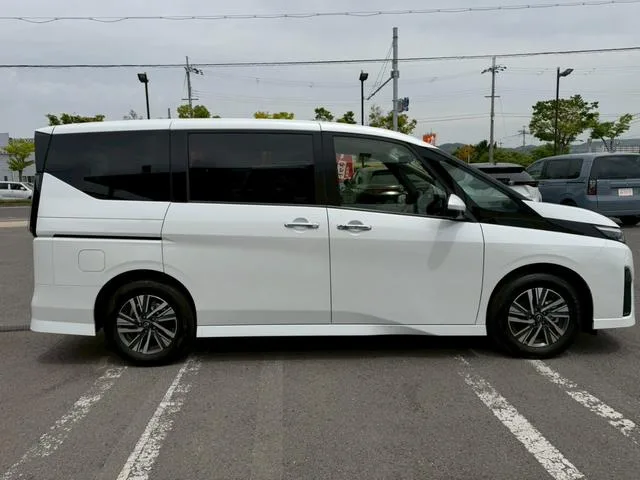 Nissan SERENA E-POWER HIGHWAY STAR V 2025 — миниатюра 4