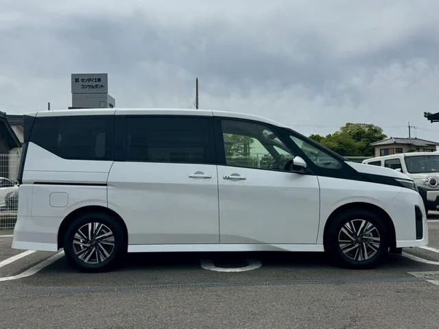 Nissan SERENA E-POWER HIGHWAY STAR V 2025 — миниатюра 3