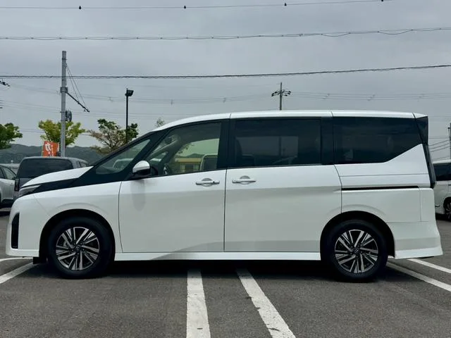 Nissan SERENA E-POWER HIGHWAY STAR V 2025 — миниатюра 4