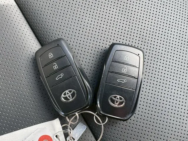 Toyota PRIUS Z 2023 — миниатюра 4