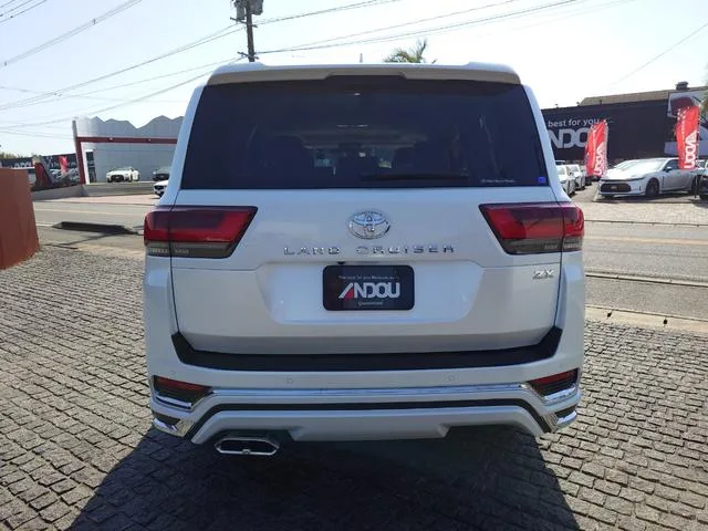 Toyota Land Cruiser ZX 2024 — миниатюра 3