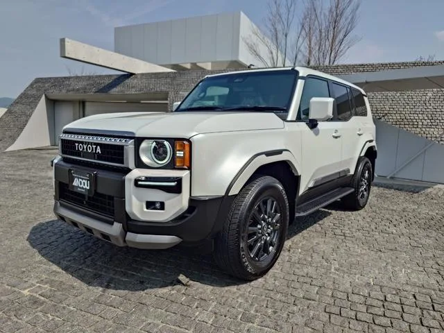 Toyota LAND CRUISER 250 VX 2024 — фото 1, купить с доставкой в Москву