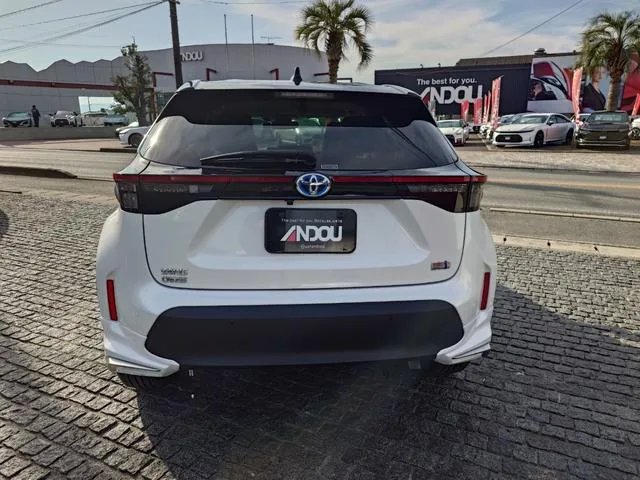 Toyota YARIS CROSS HYBRID Z 2023 — миниатюра 3