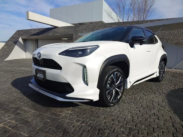 Toyota YARIS CROSS HYBRID Z 2023 — фото 1, купить с доставкой в Москву