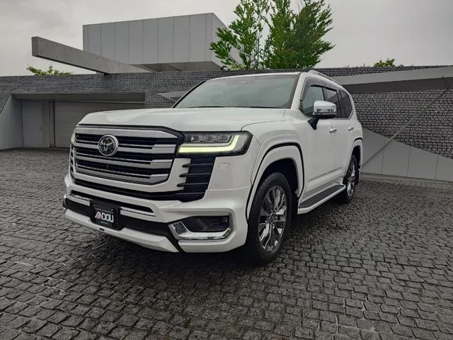 Toyota LAND CRUISER ZX 2023 — фото 1, купить с доставкой в Москву