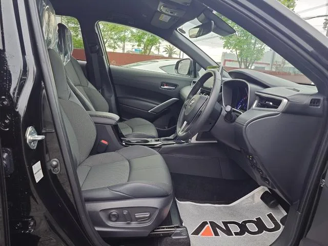 Toyota CorollaCross HYBRID Z 2023 — миниатюра 3