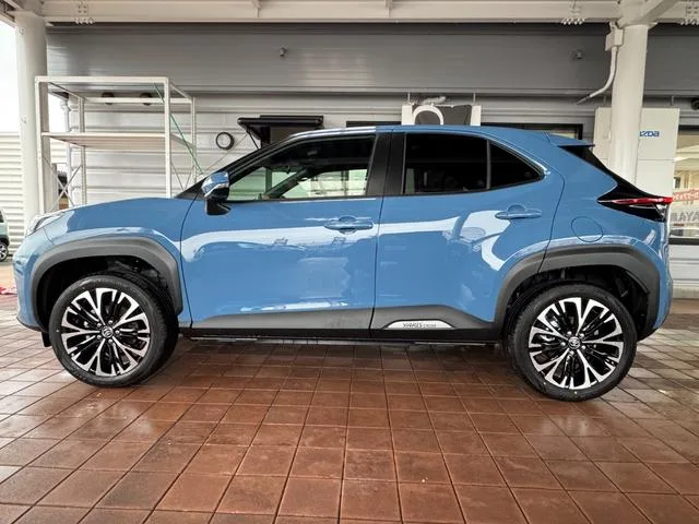 Toyota YARIS CROSS HYBRID Z 2025 — миниатюра 3