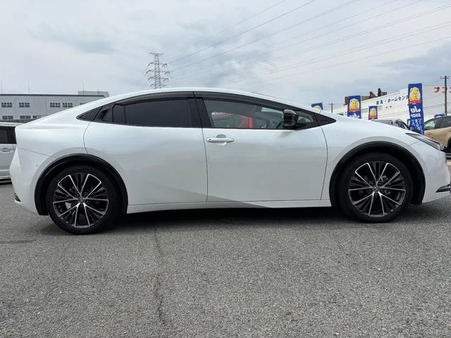 Toyota Prius Z 2023 — миниатюра 2