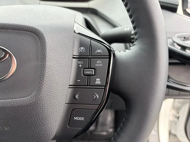 Toyota Prius Z 2023 — миниатюра 5