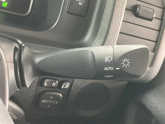 Toyota HIACE VAN LONG DX GL PACKAGE 2025 — миниатюра 2