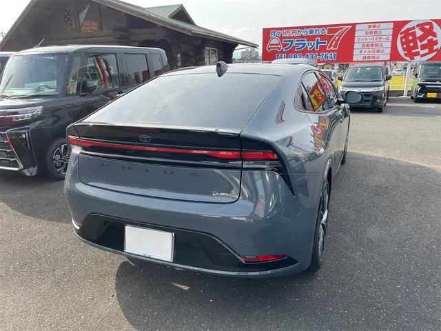 Toyota Prius Z 2023 — миниатюра 2