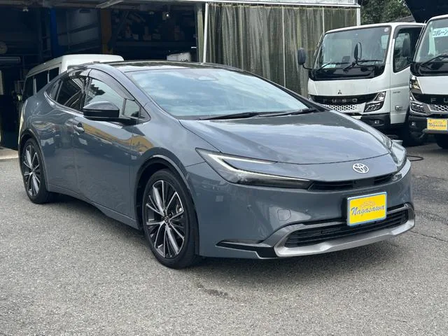 Toyota Prius Z 2023 — миниатюра 2