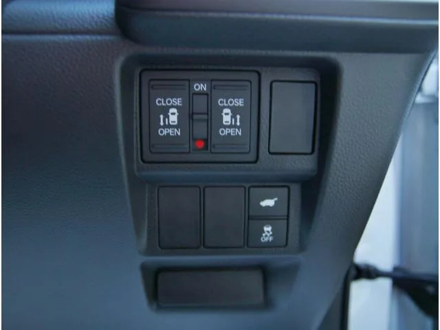 Honda STEPWAGON E:HEV SPADA PREMIUM LINE 2025 — миниатюра 2