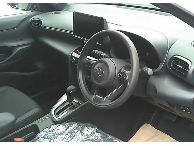 Toyota YARIS CROSS HYBRID Z 2025 — миниатюра 3