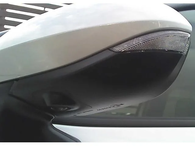 Toyota YARIS CROSS HYBRID Z 2025 — миниатюра 5