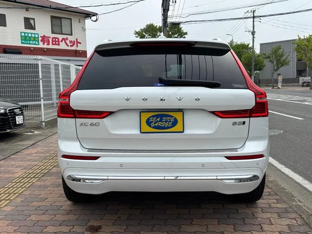 Volvo XC60 B5 AWD INSCRIPTION 2022 — миниатюра 2