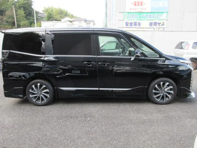 Toyota VOXY HYBRID S-Z 2023 — миниатюра 2