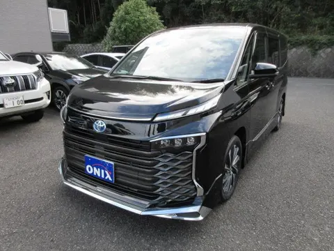 Toyota VOXY 2023 купить в Москве