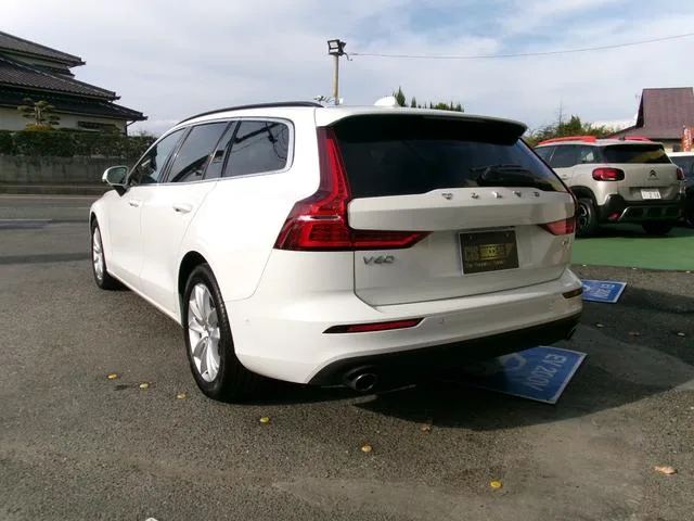 Volvo V60 B4 MOMENTUM 2022 — миниатюра 3