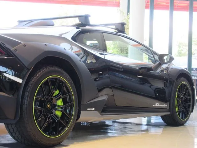 Lamborghini HURACAN 2024 — миниатюра 5