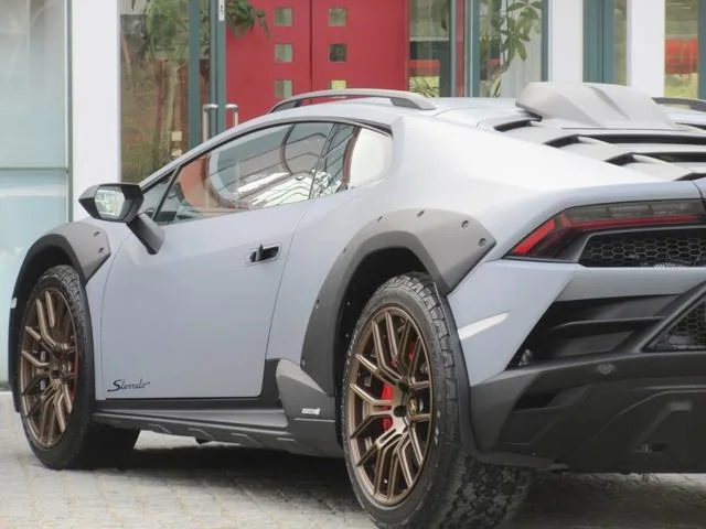 Lamborghini Huracan 2024 — миниатюра 5