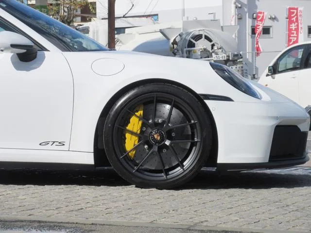 Porsche 911 911 CARRERA 4 GTS 2025 — миниатюра 3