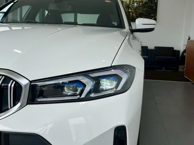 BMW 3 Series 330E M-SPORT 2025 — миниатюра 2