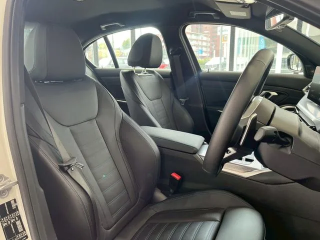 BMW 3 Series 330E M-SPORT 2025 — миниатюра 5
