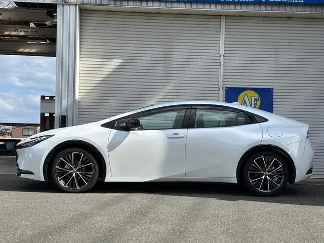 Toyota Prius Z 2024 — миниатюра 2