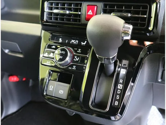 Daihatsu TANTO CUSTOM X LIMITED 2026 — миниатюра 5