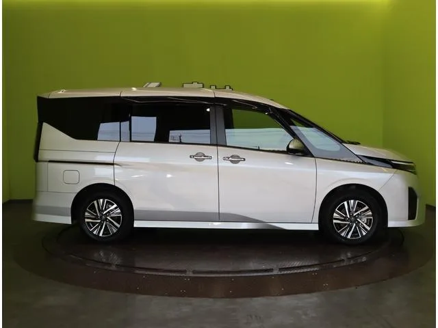 Nissan SERENA E-POWER HIGHWAY STAR V 2023 — миниатюра 3