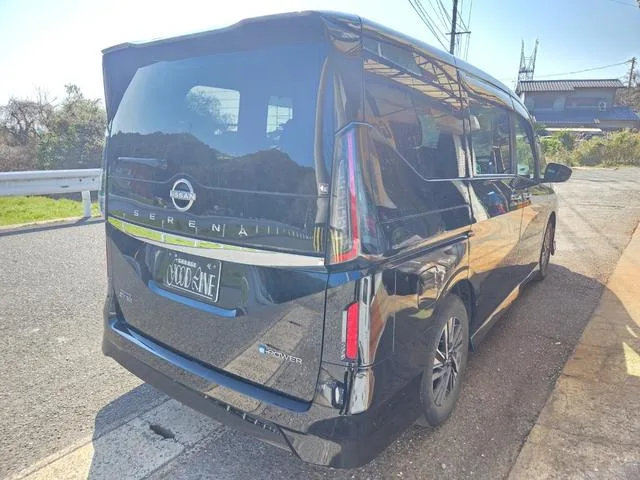 Nissan SERENA E-POWER HIGHWAY STAR V 2023 — миниатюра 3