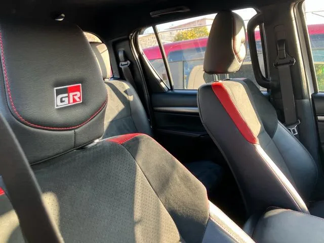 Toyota Hilux Z GR SPORT 2023 — миниатюра 3
